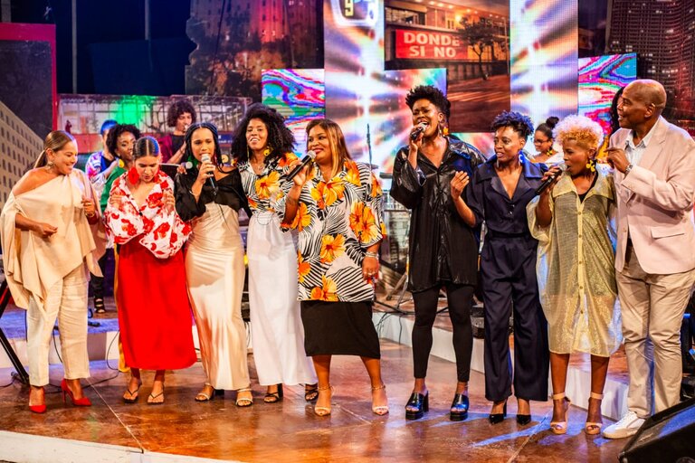 MEM en el programa "Donde Si No" — actuación en escenario de televisión cubana